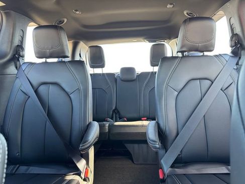 New 2026 Chrysler Pacifica Select image 15