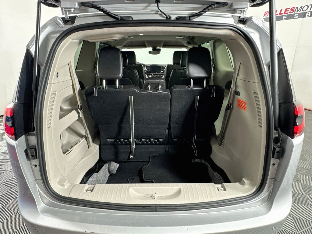 Used 2024 Chrysler Pacifica Touring-L FWD image 25