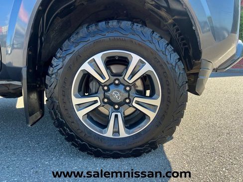 Used 2019 Toyota Tacoma TRD Sport w/ Technology Package AWD/4WD image 24
