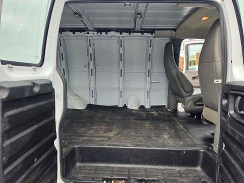 Used 2017 Chevrolet Express 2500 RWD image 26