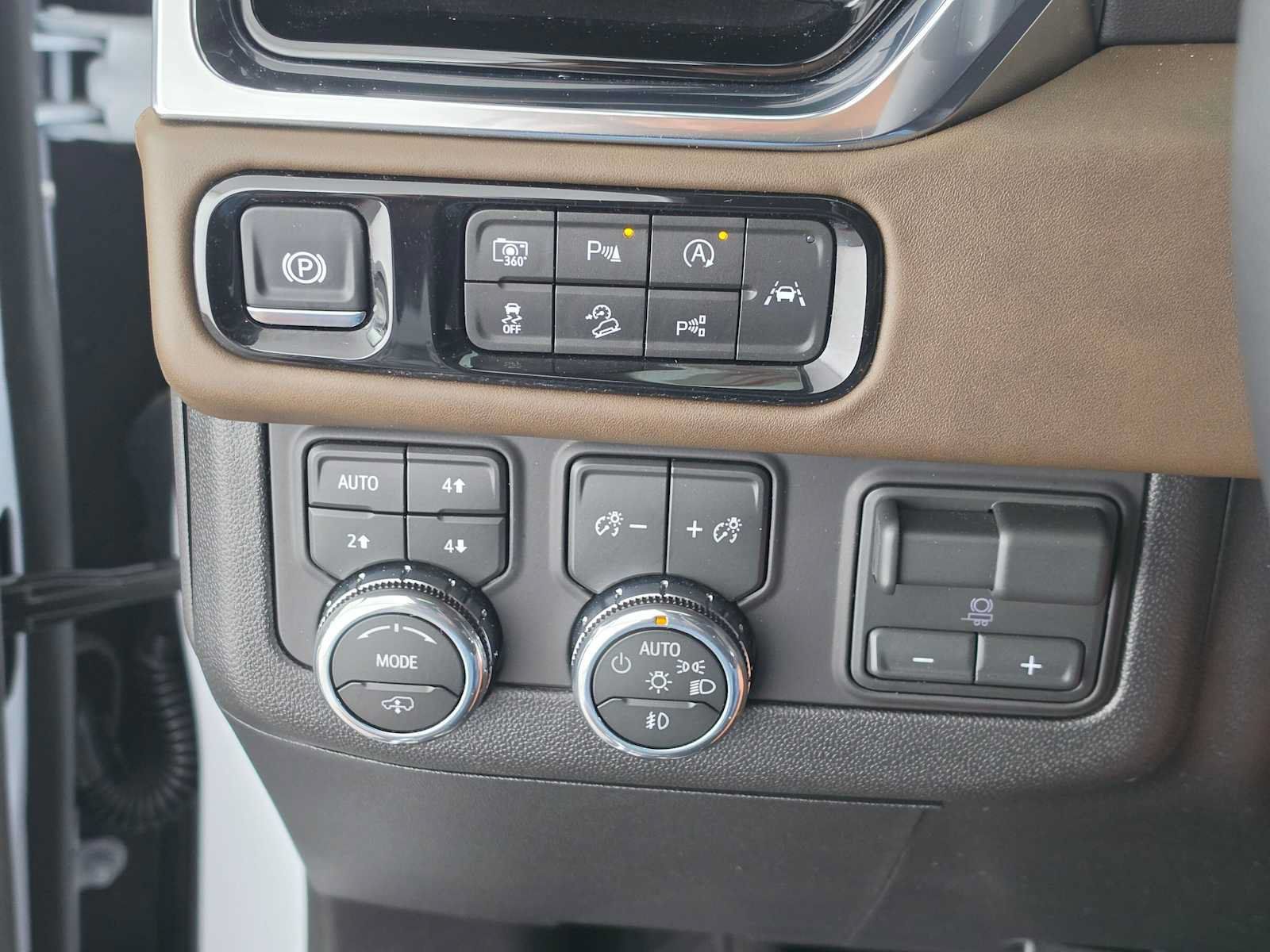 Used 2026 GMC Yukon Denali Ultimate AWD/4WD image 31