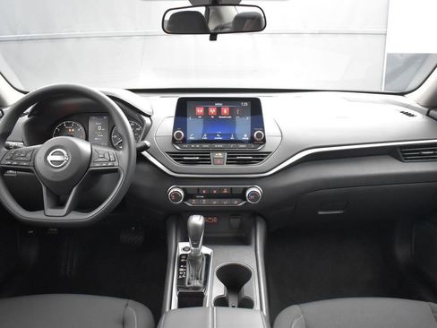 Used 2025 Nissan Altima 2.5 S image 9