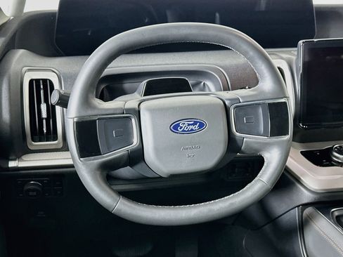 Used 2025 Ford Expedition Active AWD/4WD image 18