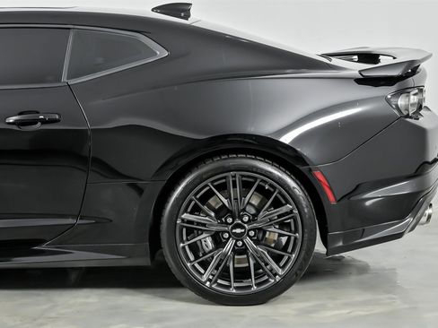 Used 2019 Chevrolet Camaro ZL1 image 9