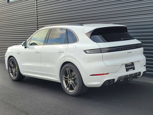 New 2025 Porsche Cayenne Turbo AWD/4WD image 3