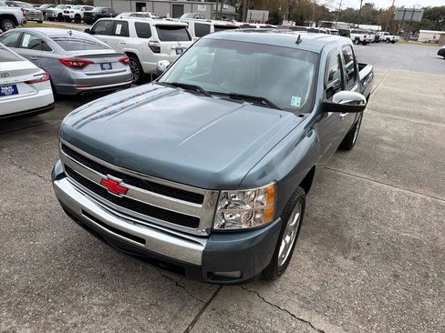 Used 2009 Chevrolet Silverado 1500 LT w/ Regional Value Package image 13
