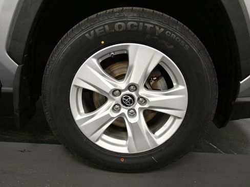 Certified 2019 Toyota RAV4 LE image 28