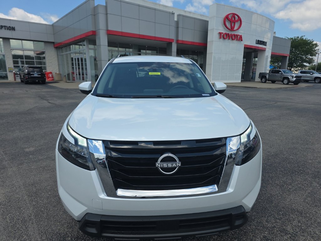 Used 2025 Nissan Pathfinder SV AWD/4WD image 2