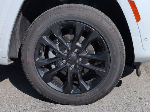 New 2026 Jeep Grand Cherokee Limited Reserve image 10