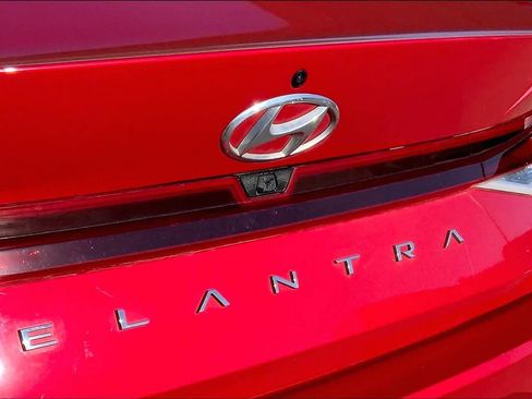 Used 2022 Hyundai Elantra SEL image 31