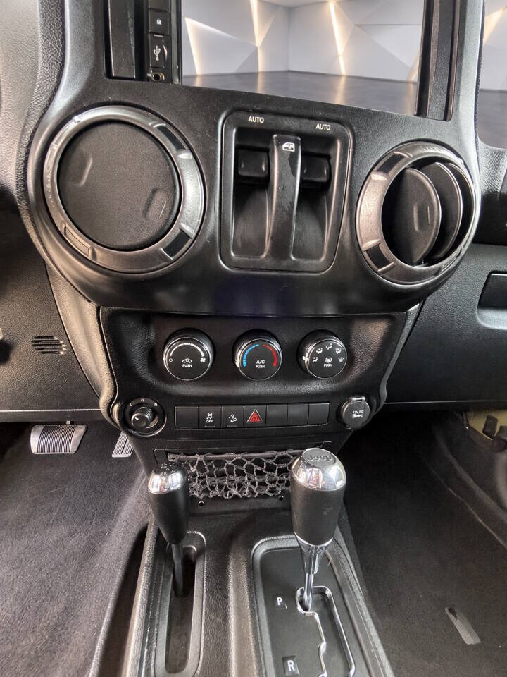 Used 2013 Jeep Wrangler Sport AWD/4WD image 23