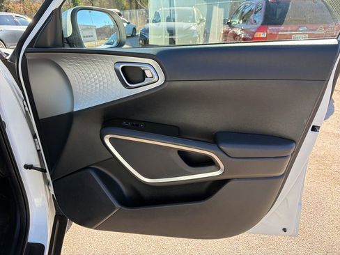 Used 2023 Kia Soul S image 30