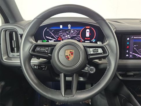 Used 2025 Porsche Cayenne image 14