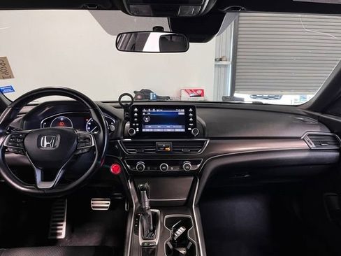 Used 2018 Honda Accord Sport image 19