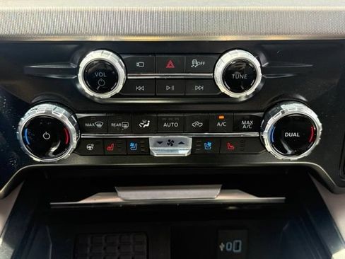 Used 2025 Ford F250 Platinum w/ Platinum Plus Package AWD/4WD image 29