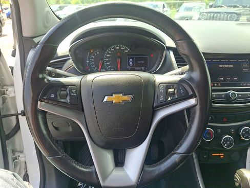 Used 2020 Chevrolet Trax LT w/ LT Convenience Package AWD/4WD image 20