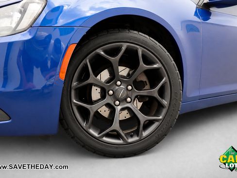 Used 2019 Chrysler 300 S RWD image 3