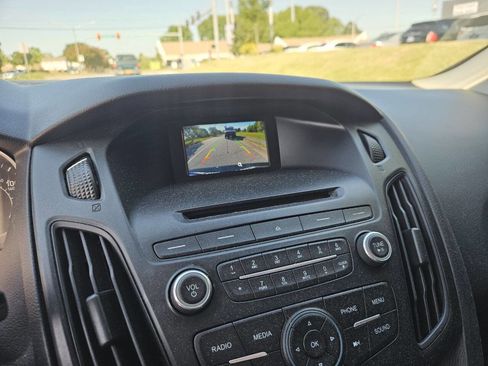 Used 2016 Ford Focus SE FWD image 17