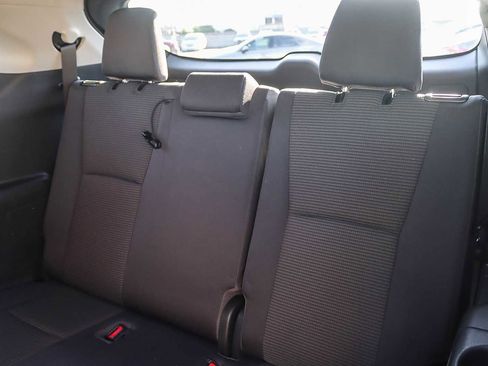 Used 2023 Toyota Highlander L image 18