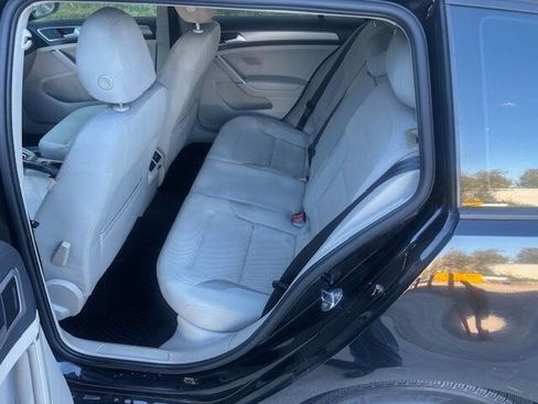 Used 2017 Volkswagen Golf S image 8