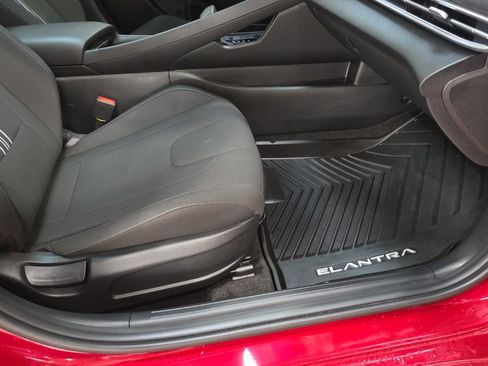 Certified 2025 Hyundai Elantra SEL image 10