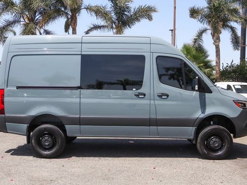 Used 2025 Mercedes-Benz Sprinter 2500 image 11