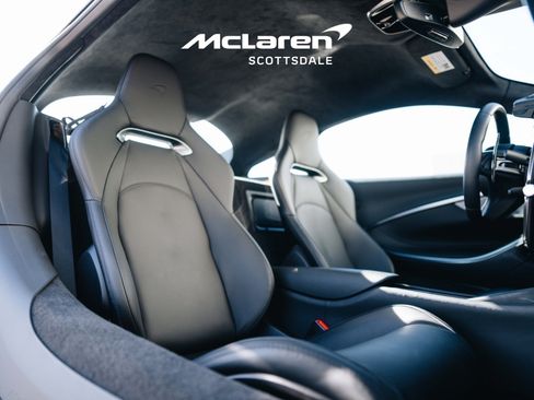 Used 2023 McLaren Artura RWD image 27