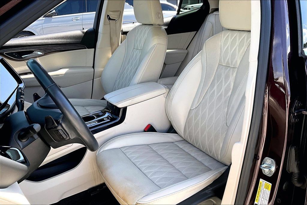 Used 2023 Buick Envision Avenir FWD image 18
