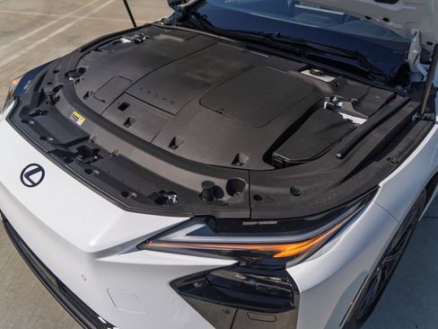 New 2026 Lexus ES 500e AWD/4WD image 4