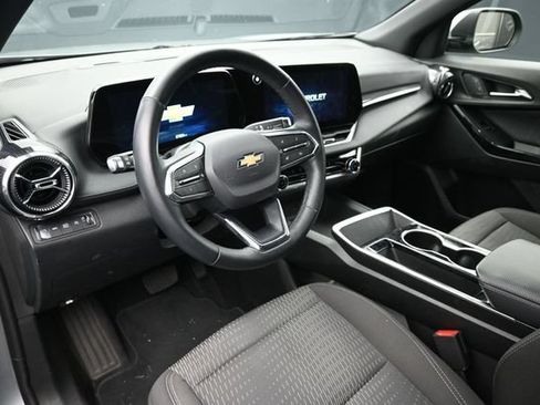 Used 2025 Chevrolet Equinox LT AWD/4WD image 11