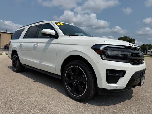 Used 2024 Ford Expedition Max Limited AWD/4WD image 3