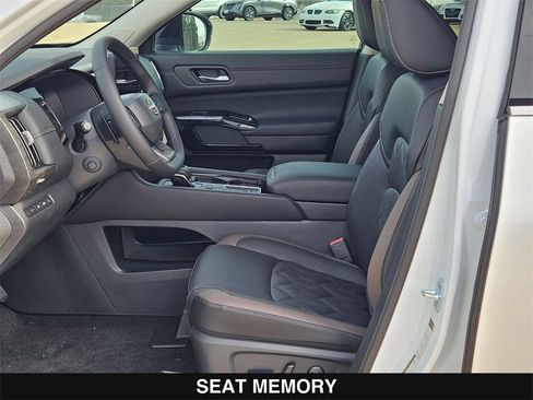 New 2026 Nissan Pathfinder Platinum image 11