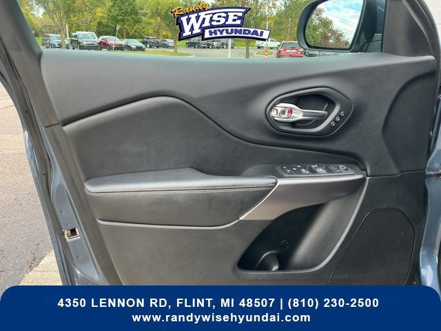 Used 2019 Jeep Cherokee Limited AWD/4WD image 15