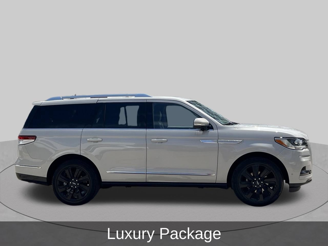 Used 2023 Lincoln Navigator Reserve AWD/4WD image 6