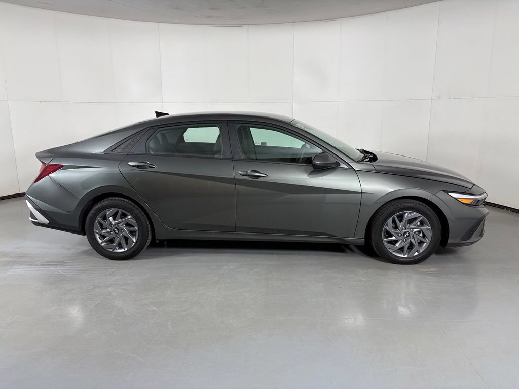 Used 2024 Hyundai Elantra SEL FWD image 9