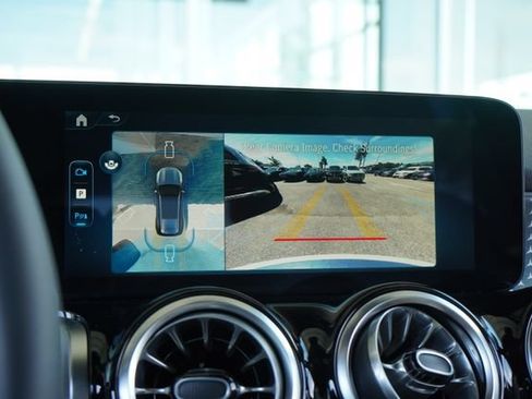 Used 2026 Mercedes-Benz GLB 250 image 23