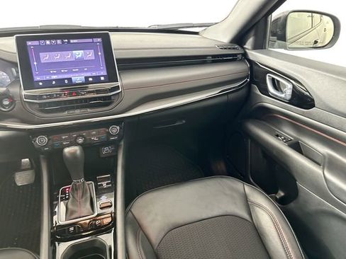 Used 2025 Jeep Compass Trailhawk image 24