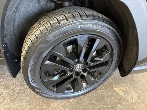 Used 2023 Toyota RAV4 XLE Premium image 13