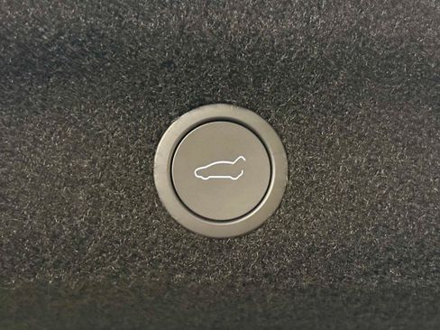 Used 2026 Tesla Model Y AWD image 39