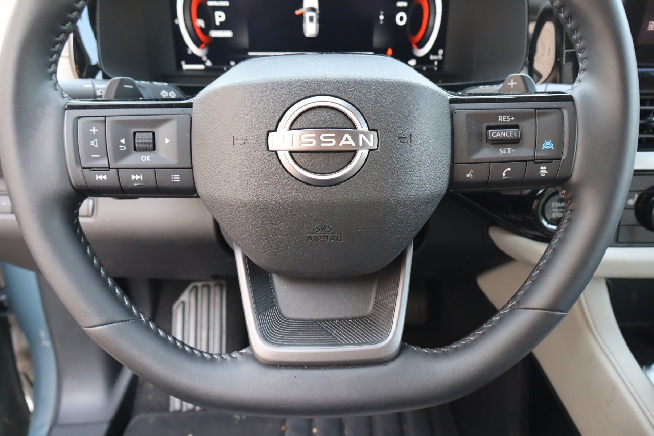 Used 2026 Nissan Pathfinder SL FWD image 12