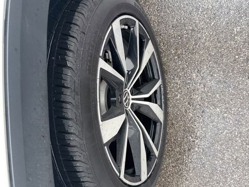 Used 2024 Volkswagen Atlas Cross Sport SEL Premium R-Line image 10