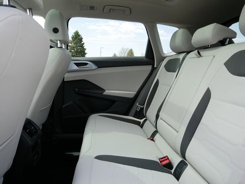 New 2026 Volkswagen Taos SE AWD/4WD image 5