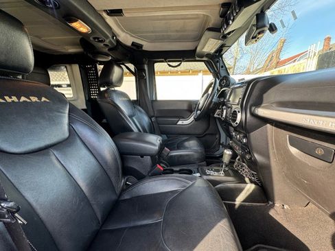 Used 2014 Jeep Wrangler Unlimited Sahara w/ Dual Top Group image 40