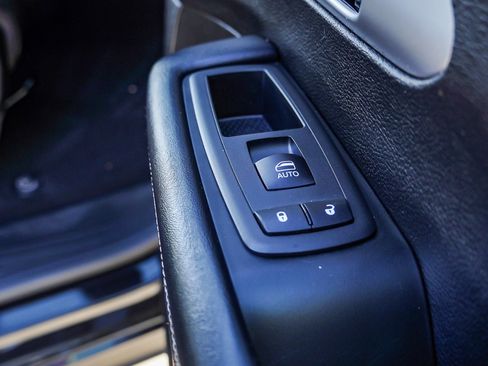 Used 2019 Chrysler Pacifica Touring-L w/ S Appearance Package image 30