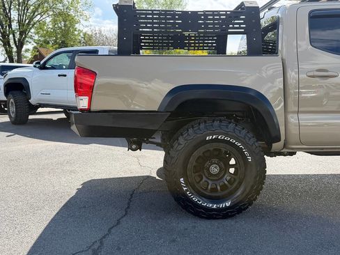 Used 2020 Toyota Tacoma TRD Off-Road w/ Technology Package AWD/4WD image 50