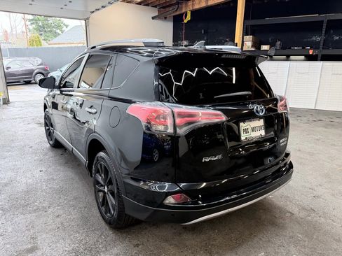 Used 2017 Toyota RAV4 Limited image 5