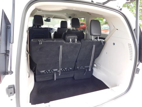 Used 2024 Chrysler Pacifica Limited FWD image 8