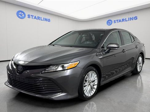Used 2019 Toyota Camry XLE image 16
