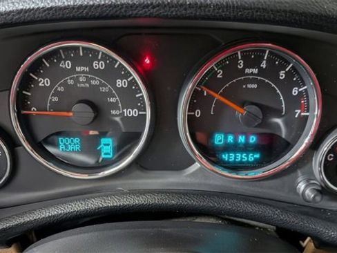 Used 2017 Jeep Wrangler Unlimited Rubicon w/ Connectivity Group image 15