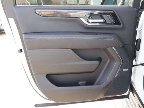 New 2026 GMC Yukon XL Elevation w/ LPO, Elevation Black Package image 26